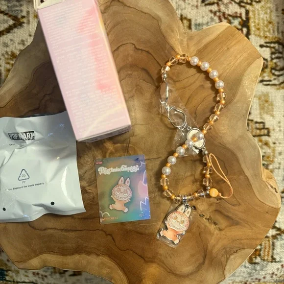 NEW Popmart THE MONSTERS Big into Energy
Series-Phone Charm Blind Box HAPPINESS - Picture 4 of 5